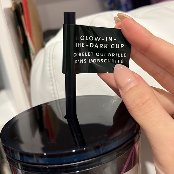 2021 HALLOWEEN STARBUCKS TUMBLE GLOW IN THE DARK - Picture 2 of 4